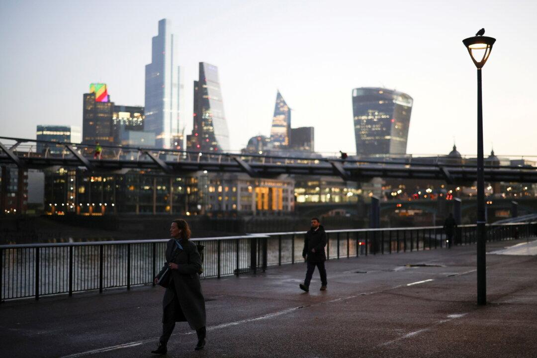 London to Move Into Toughest Tier of CCP Virus Restrictions on Dec. 16