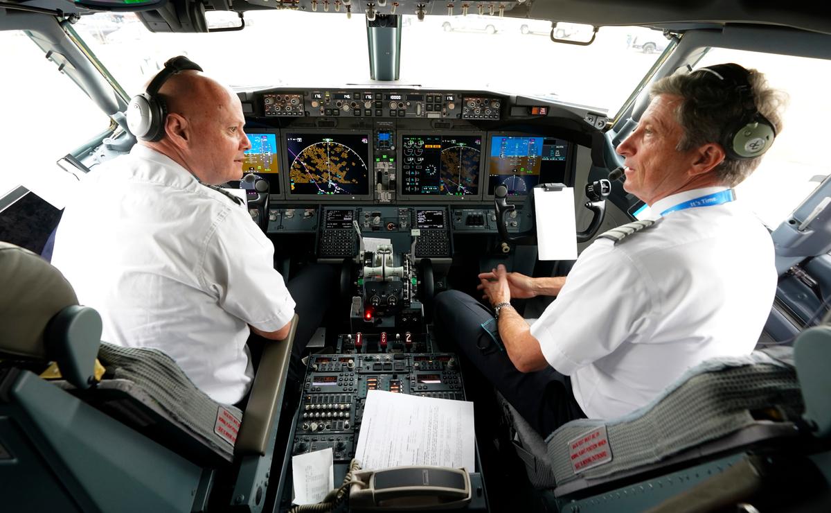 American Airlines pilots captain Pete Gamble (L), and First Officer John Konstanzer chat in the cockpit of a Boeing 737 Max jet before taking off from Dallas Fort Worth airport in Grapevine, Texas, on Dec. 2, 2020. (LM Otero/AP Photo)