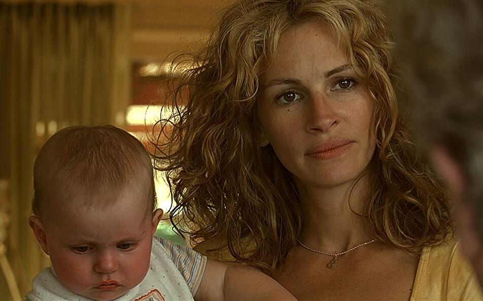 Eight-month-old Beth Brockovich (Emily Marks) and mom Erin Brockovich (Julia Roberts), in “Erin Brockovich.” (Universal Pictures)
