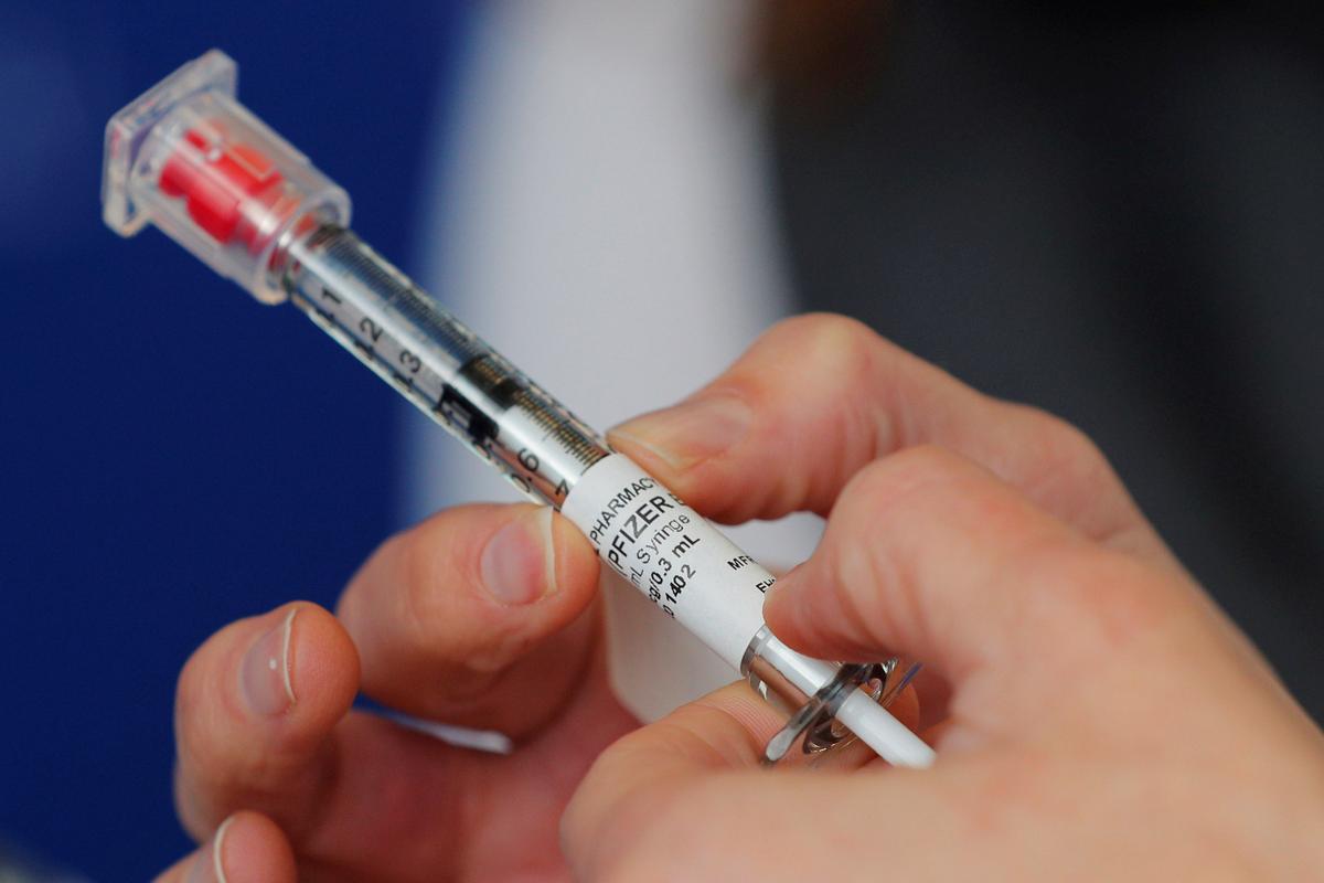 Hospital Halts COVID-19 Vaccinations After 4 Workers Have Adverse Reactions