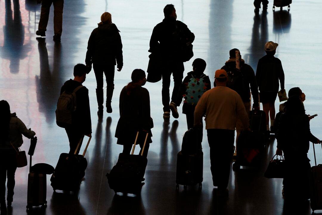 Man Who Died on United Flight Had COVID-19: Coroner