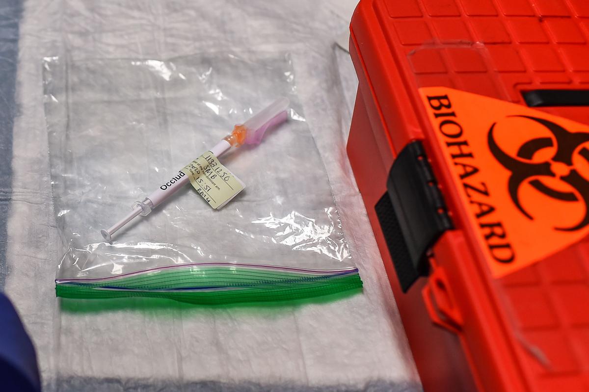 CDC: People Over 74, Essential Workers Should Be Next to Receive CCP Virus Vaccine