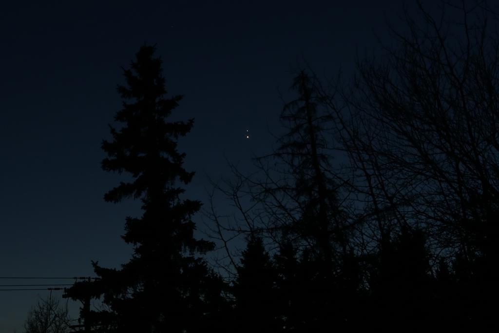 ‘Christmas Star,’ the Conjunction of Jupiter and Saturn Visible Tonight