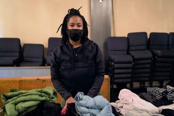 Destiny Dockery volunteers at the Ruby's Roses charity event at Lively Stone Missionary Baptist Church in Chicago on Dec. 19, 2020. (Cara Ding/The Epoch Times)