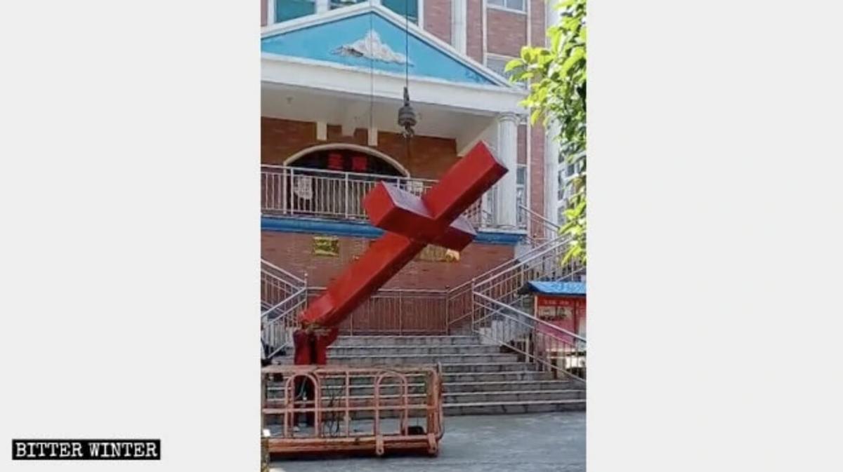 The Hancheng Church in Hanshan county had its cross removed on April 28, 2020. (Courtesy of <a href="https://bitterwinter.org/crosses-toppled-from-over-900-three-self-churches-in-anhui/">Bitter Winter</a>)