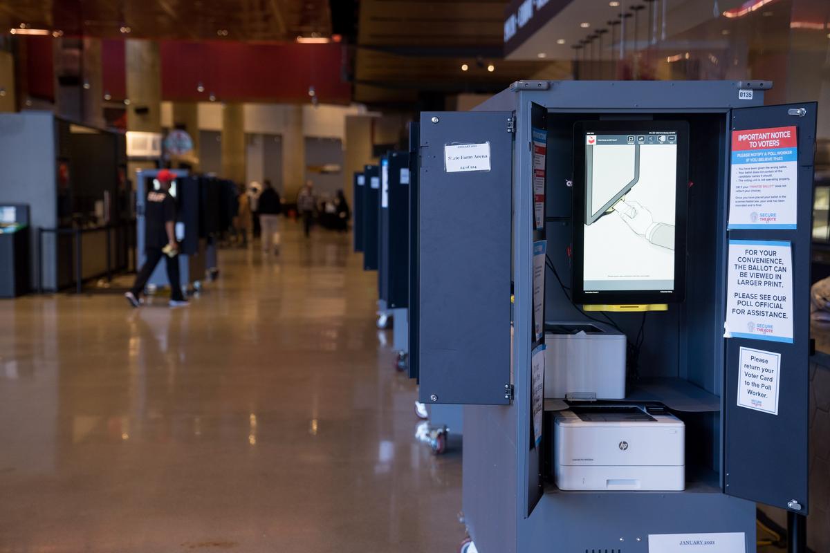 Georgia Judge Says Poll Observers Must Be Able to Stand Within 10 Feet From Counting Tables