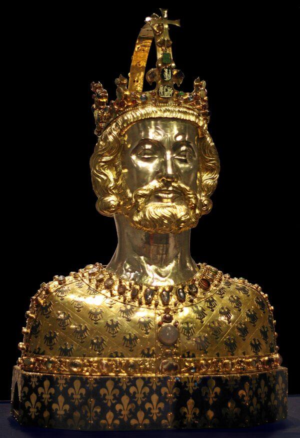 The 14th-century gold and silver reliquary bust of Charlemagne is one of the outstanding treasures in Aachen Cathedral. (Beckstet/CC BY-SA 3.0)