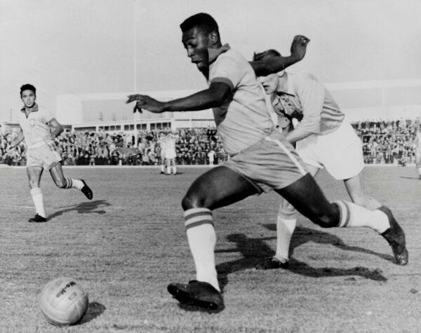 Klein became friends with soccer star Pelé, who became a company spokesman for Casas Bahia. (AFP/Getty Images)