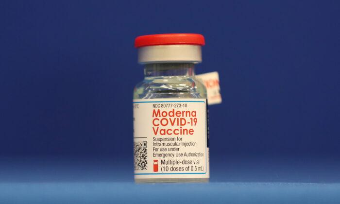 Doctor Reports 1st Adverse Reaction to Moderna’s COVID-19 Vaccine