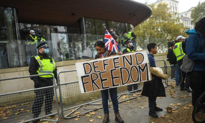 Organiser of London Anti-Lockdown Protest Could be Fined £10,000