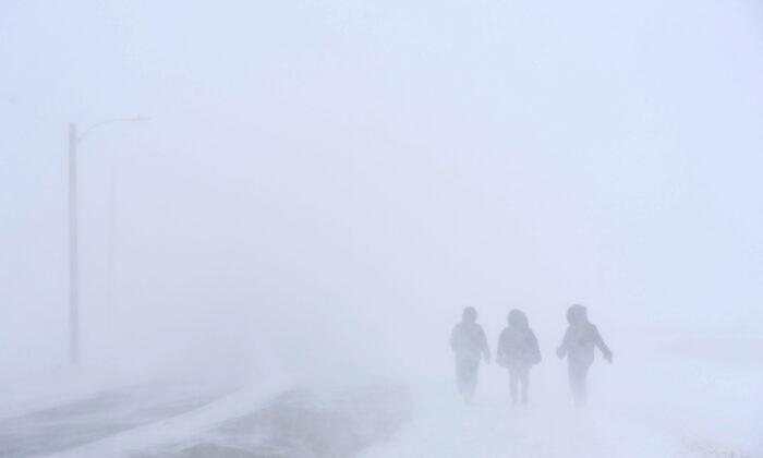Blizzard Blasts Nunavut, 135 km/h Winds Rip Off Stairs and Crush Cabins