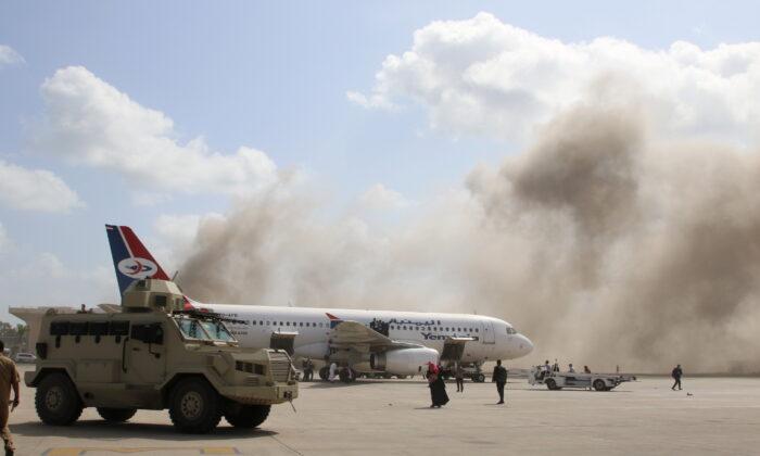 20 Killed in Attack on Yemeni Airport Moments After New Cabinet Lands