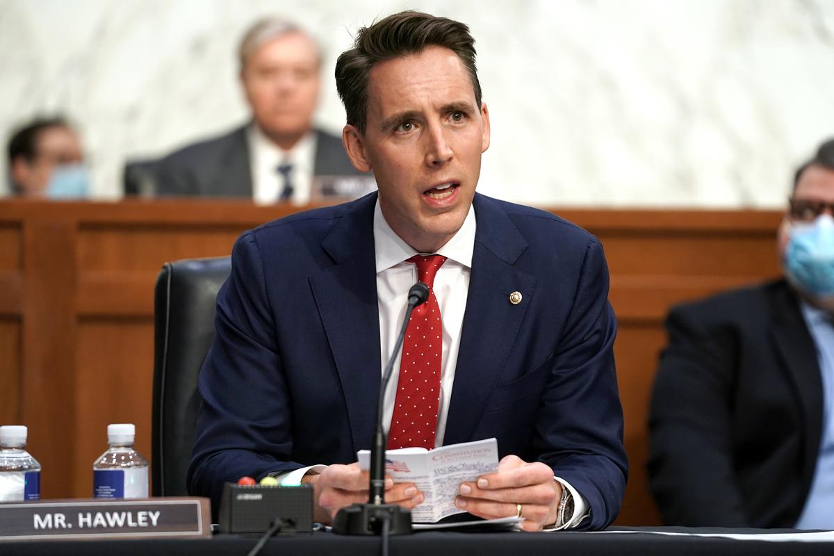 Sen. Hawley’s Bill to Break Up Big Corporations Praised and Panned on Right