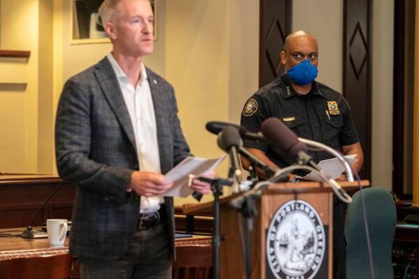 Chuck Lovell, Portland Police Bureau chief, listens to Portland Mayor Ted Wheeler speak to the media at City Hall in Portland, Oregon. (Nathan Howard/Getty Images)