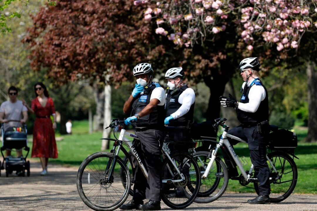 UK Cops Fined for Haircut at Police Station in Breach of CCP Virus Rules