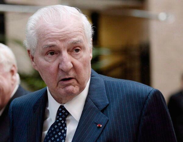 Paul Desmarais Sr, chairman of the executive committee of Power Corporation, walks to the company's annual meeting in Montreal on May 9, 2008. (The Canadian Press/Graham Hughes)