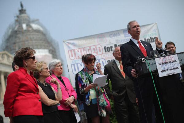 Rep. Dan Lipinski (2nd R) and fellow Democratic members of Congress hold a news conference to voice their opposition to the Trans-Pacific Partnership trade deal at the Capitol in Washington, D.C., on June 10, 2015. (Chip Somodevilla/Getty Images)