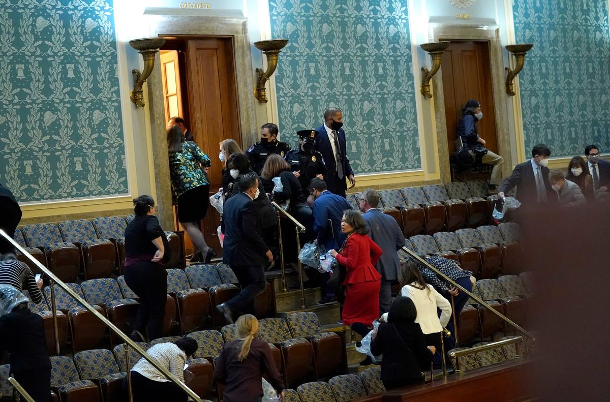 Biden, Congressional Leaders Call on Trump to Demand All Protesters Leave US Capitol