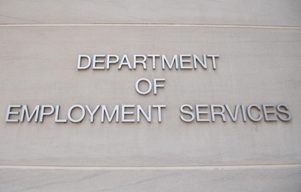 US Unemployment Claims Slip to 787,000