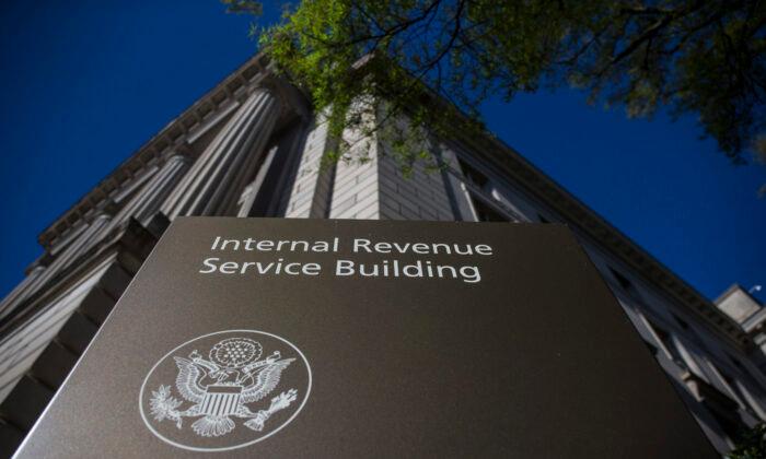 Biden's $600 IRS Taxpayer Reporting Proposal 'Massive Invasion of Financial Privacy': Bank Association Exec