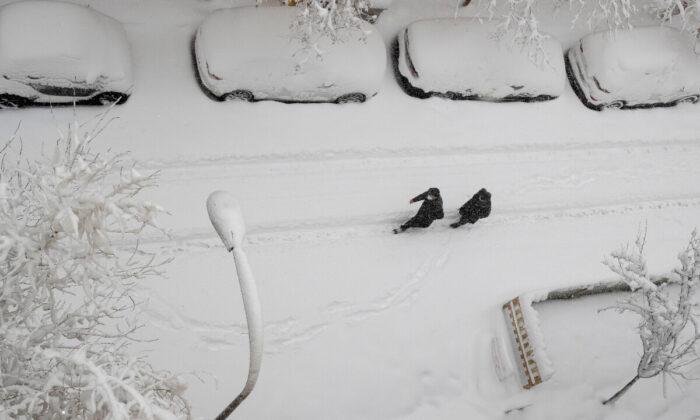 Snow Blizzard Kills 4, Brings Much of Spain to a Standstill