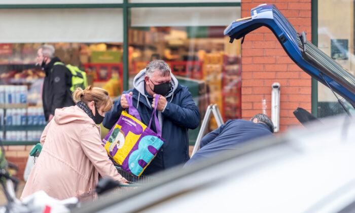Morrisons Becomes First UK Supermarket to Ban People Who Refuse Masks
