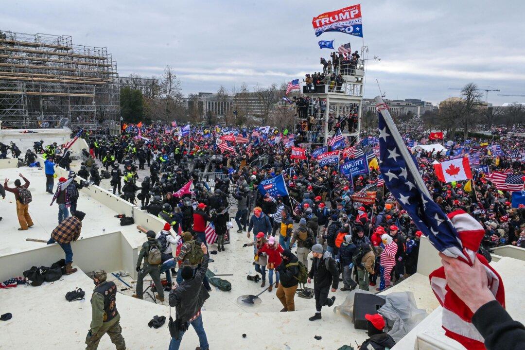 2 Men Charged With Spraying Chemicals on US Capitol Police to Remain Behind Bars