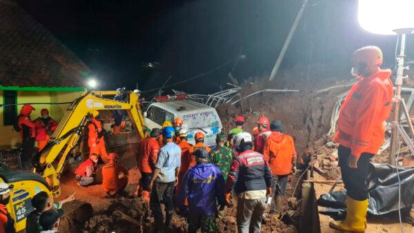 Rescuers work the scene of a landslide in Cihanjuang village, Indonesia, on Jan. 10, 2021. (Indonesian National Disaster Mitigation Agency via AP)