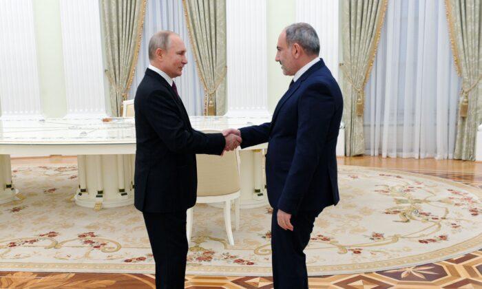 Armenian, Azerbaijani Leaders Meet in Russia for Talks