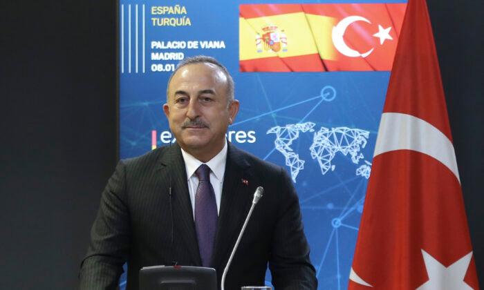 Turkey Invites Rival Greece to Resume Talks on Disputes