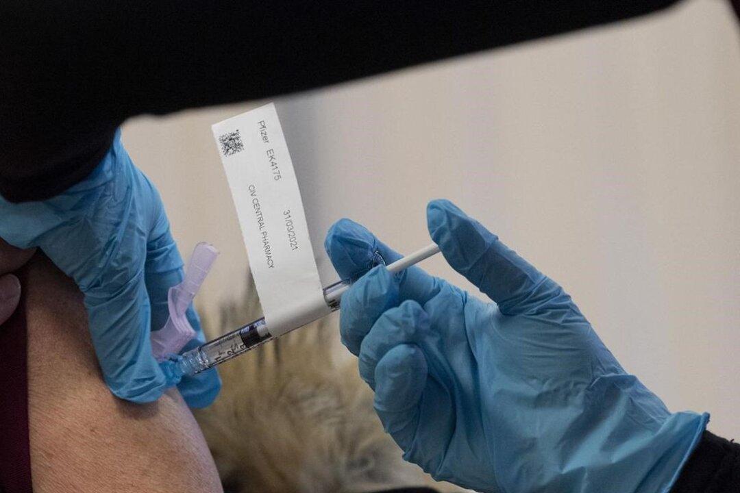 Vaccine Panel Says Canada Can Delay Second Dose of COVID-19 Vaccine If Shortage