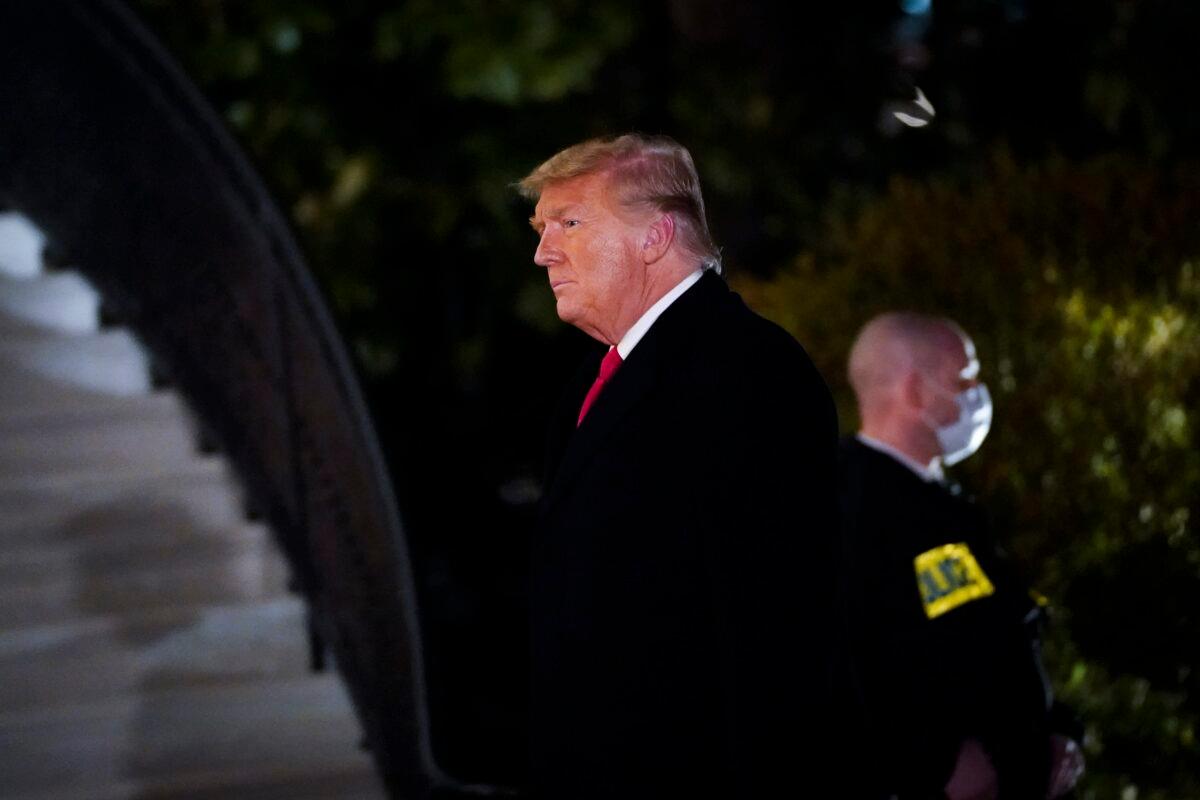  President Donald Trump walks to the White House residence after exiting Marine One upon his return to Washington, on Jan. 12, 2021. (Drew Angerer/Getty Images)