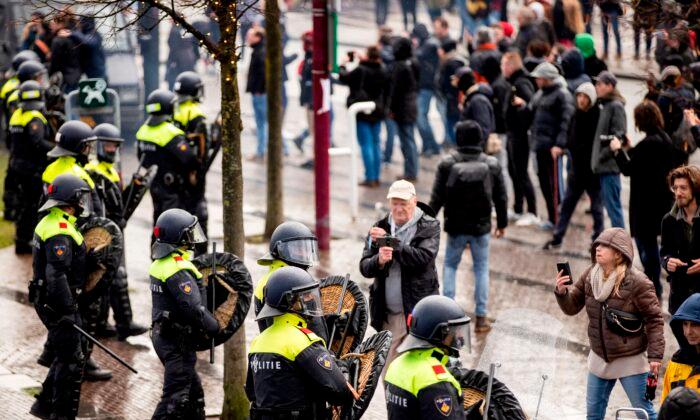 Thousands Protest in Amsterdam Against CCP Virus Lockdown