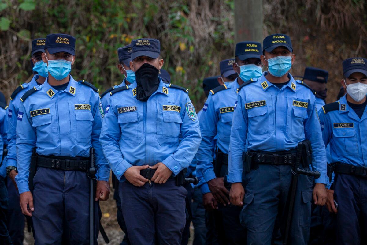 Honduran police stand guard at the crossing border with Guatemala, in El Florido, Honduras, on Jan. 16, 2021. (Sandra Sebastian/AP Photo)