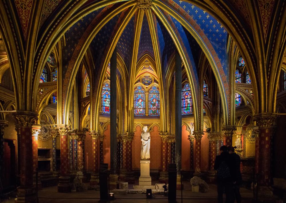 A statue of Louis IX inside the vaulted royal chapel of Sainte-Chapelle, Paris. (Birute Vijeikiene/Shutterstock.com)