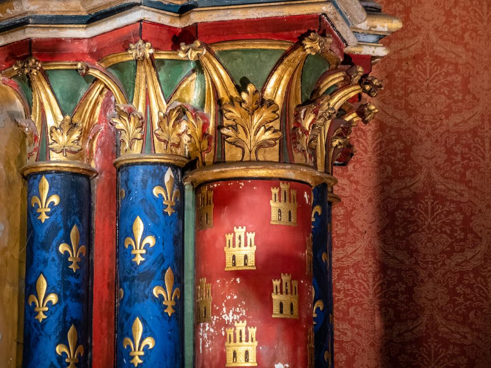 Colorful bundled colonettes in the royal chapel. (Craig Hastings/Shutterstock.com)