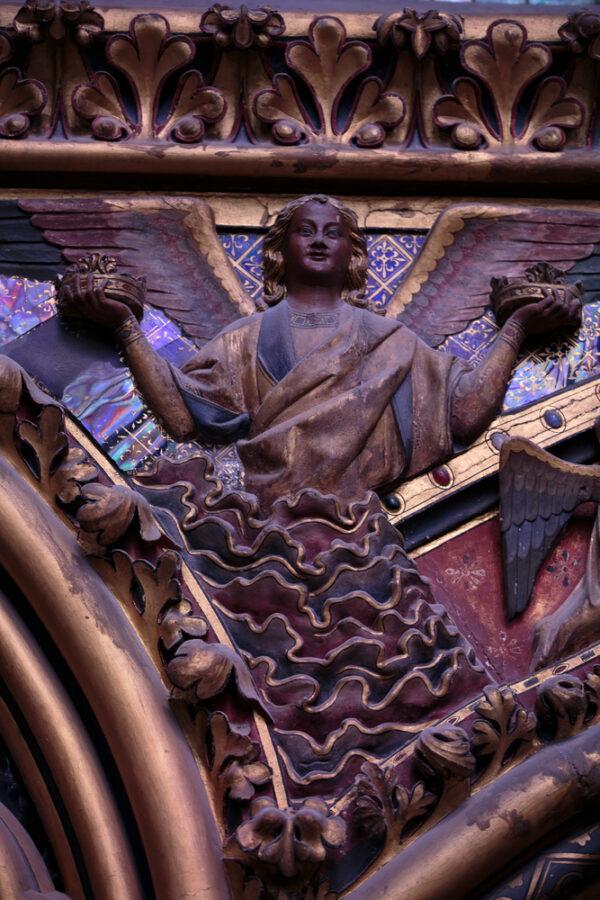 Angels abound, holding royal crowns or crowns of thorns, in Sainte-Chapelle. (wjarek/Shutterstock.com)