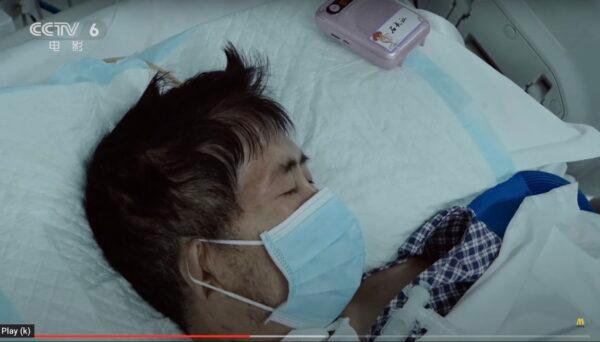An elderly COVID-19 patient listens to a voice recording from his grandson in Wuhan, China, in early 2020. (Screenshot/YouTube)