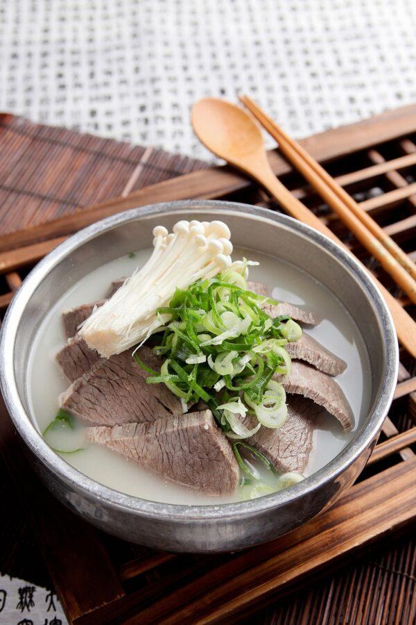 Unlike clear bone broths, seolleongtang is an opaque, creamy white, achieved by boiling—not simmering—the bones, coaxing out all of the flavor, collagen, marrow, and fat. (TMON/Shutterstock)