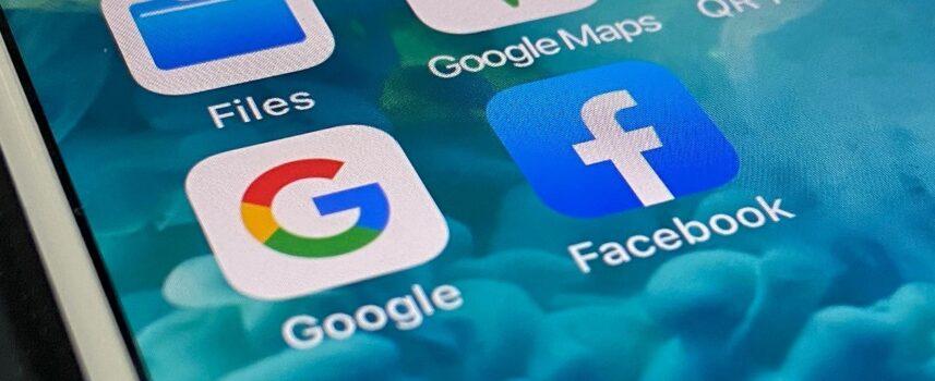 The logos of mobile apps Facebook and Google on a smartphone in Sydney, Australia on Dec. 9, 2020 (The Epoch Times)