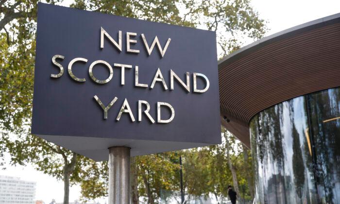 9 London Police Officers Fined for Dining in Local Cafe