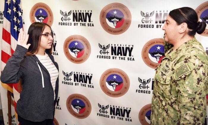 17-Year-Old Navy Recruit Sworn in by Her Own Mother, Follows in Her Footsteps as a Sailor