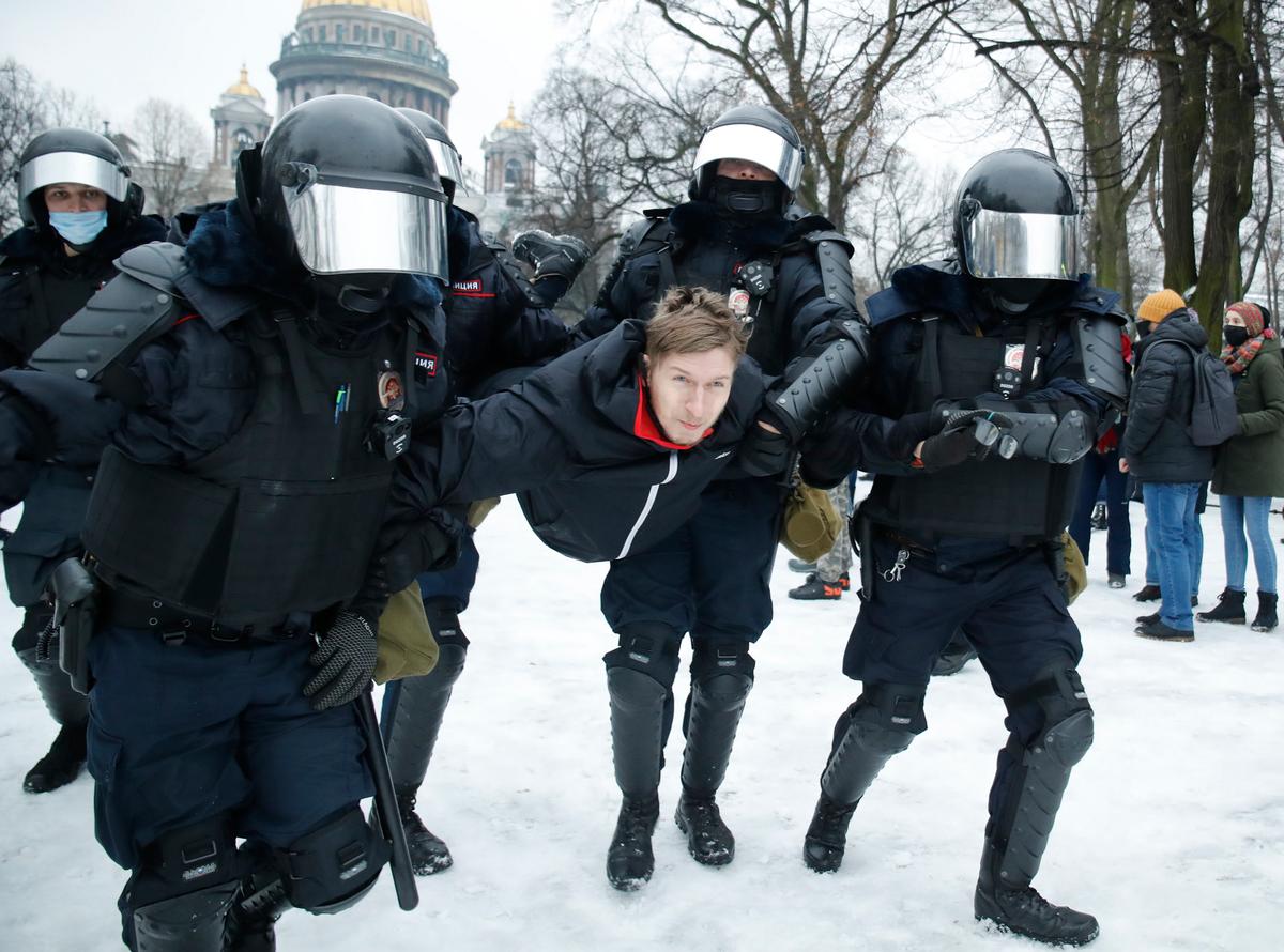3,000 Arrested at Protests Demanding Navalny’s Release