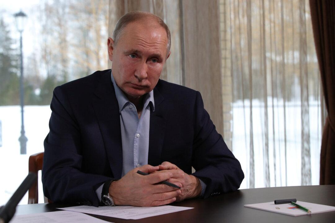 Putin: World Risks ‘Fight of All Against All’ in ‘Grim Dystopia’ Amid Growing Crises