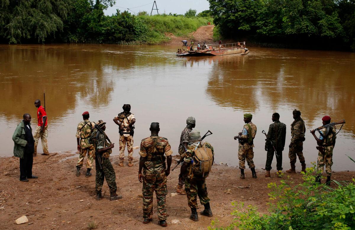 Seleka fighters gather before crossing a river near the town of Kuango, close to the border of the Democratic Republic of Congo, on June 9, 2014. (Goran Tomasevic/ Reuters)