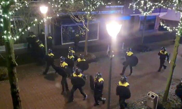 Dutch Police Detain More Than 180 in Third Night of Curfew Violence