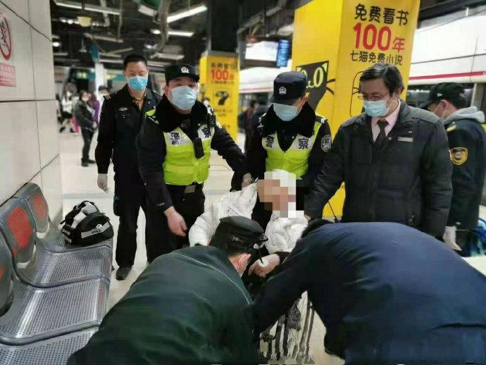 A man in a white jacket collapses on the train in Shanghai, on Jan. 17, 2021. (Provided to The Epoch Times)