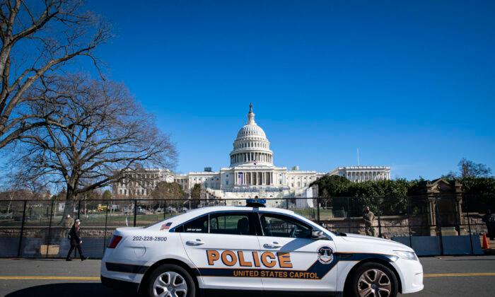 ‘Don’t Be Alarmed at Low-Flying Helicopters’: Capitol Police Conduct ’Training Exercise' in Washington