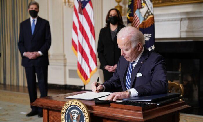 4 House Democrats Urge Biden to Rescind Order Halting New Oil, Gas Leases
