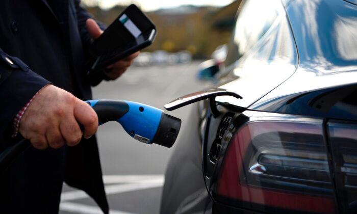 Tax Credit for Electric Vehicle Chargers Is Back